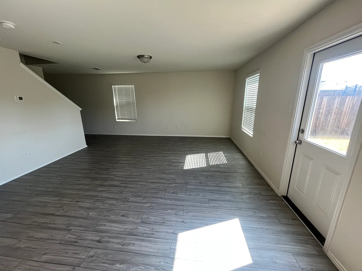 Building Photo - 1439 Ganado Dr