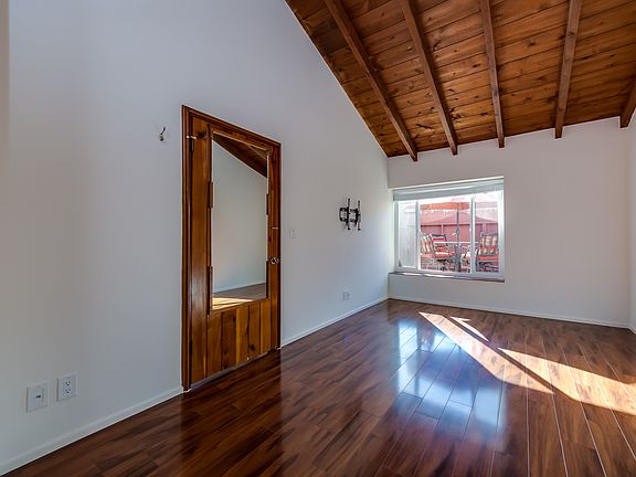 5th image of 2438 Oak St APT D