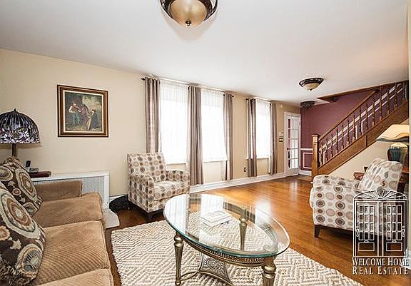 5th image of 3972 47th St