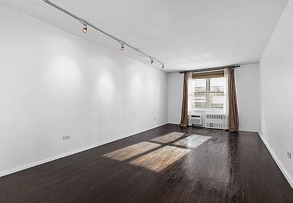 3rd image of 408 W 34th St APT 6-J