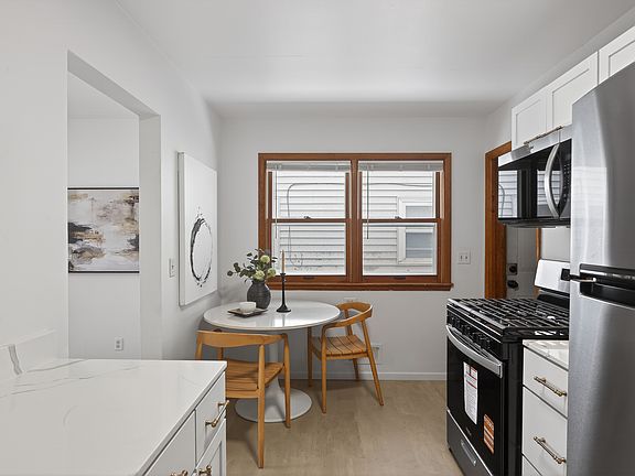 Kitchen nook- seats 4.