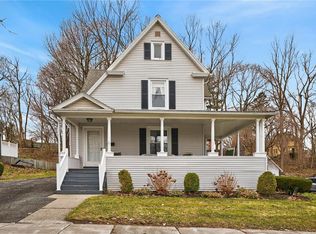 18 Pleasant St, Clifton Springs, NY 14432