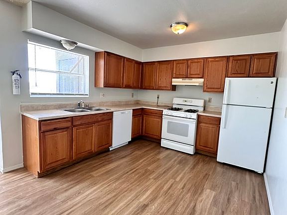 5th image of 3417 Aztec Rd NE APT D