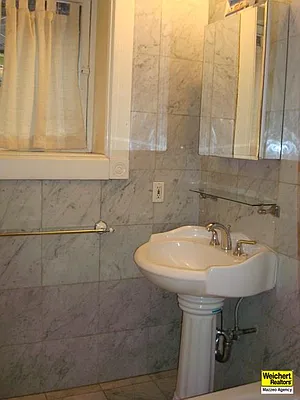 Sold by Mazzeo Real Estate | media 8