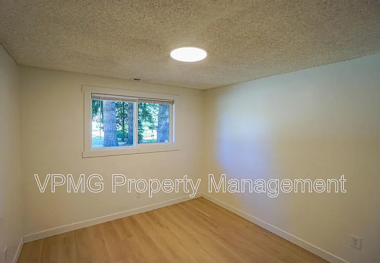 19505 NE 11th St — Photo 28