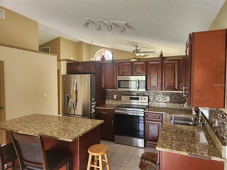 2483 Shelby Cir — Photo 9