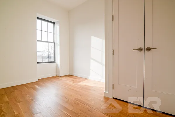 Rented by EXR | media 6