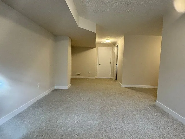 534 Oldenburg Ave — Photo 15