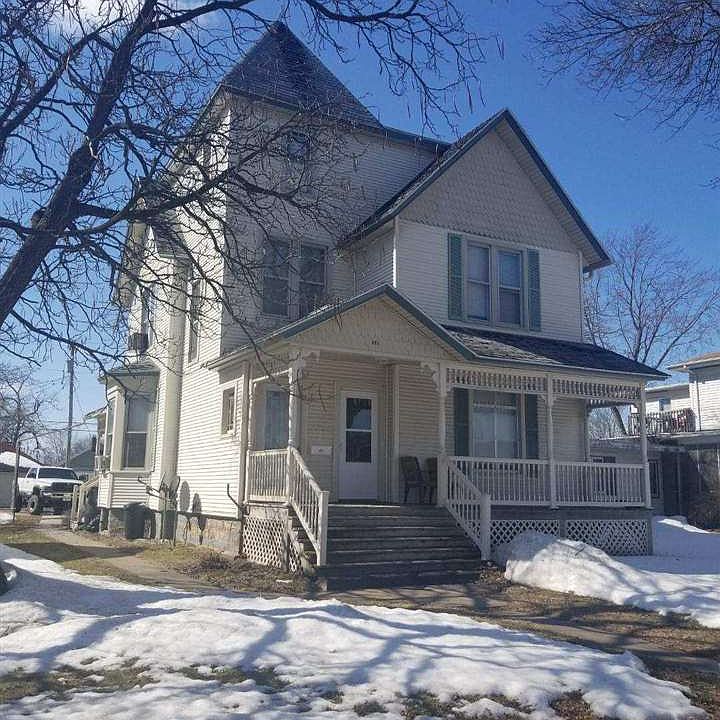 1st image of 415 N Superior Ave