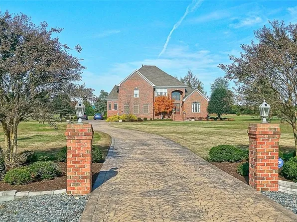 201 Saint Brides Rd W, Chesapeake, VA 23322