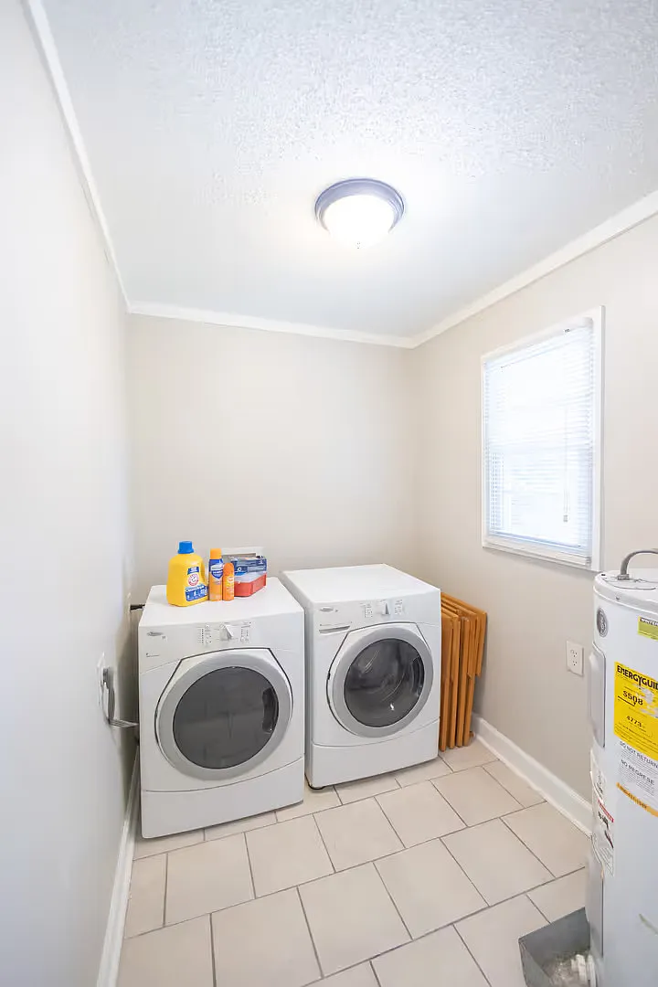 3 bed, 2.0 bath, 2236 sqft, $3,500 — Photo 3