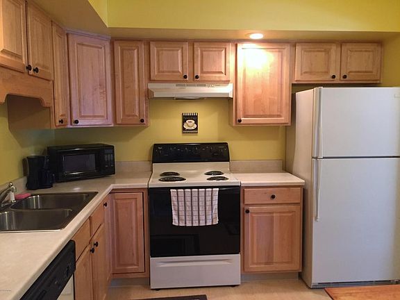 5th image of 3624 Lakeshore Dr APT H5