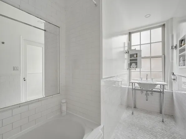 77 Park Avenue image 4 of 5