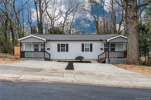 2215 Kennesaw Dr Photo 1