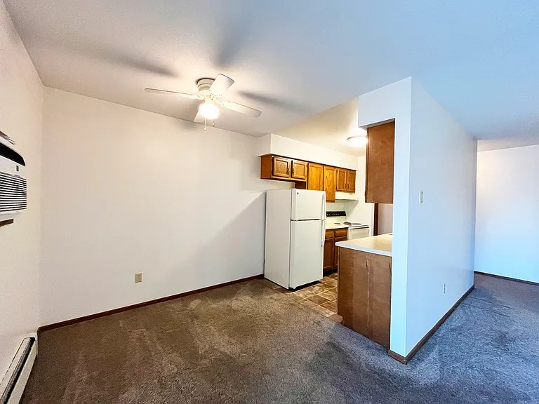 1604 Roe Crest Dr #8 — Photo 7