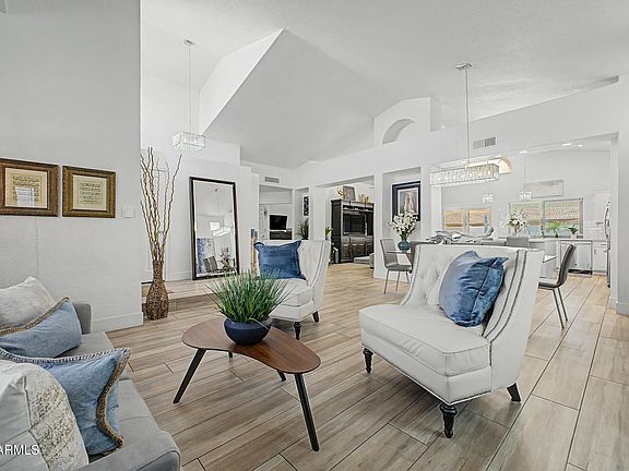 5th image of 16810 S 37TH Way