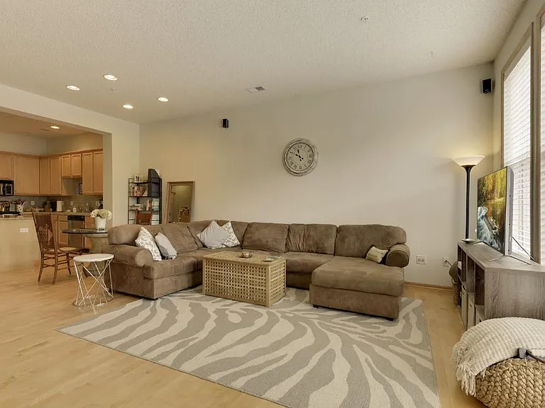 5900 Oxford St #21 — Photo 5