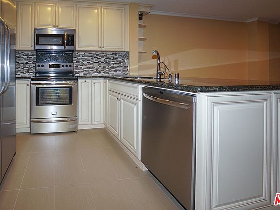 5th image of 121 S Hope St APT 614