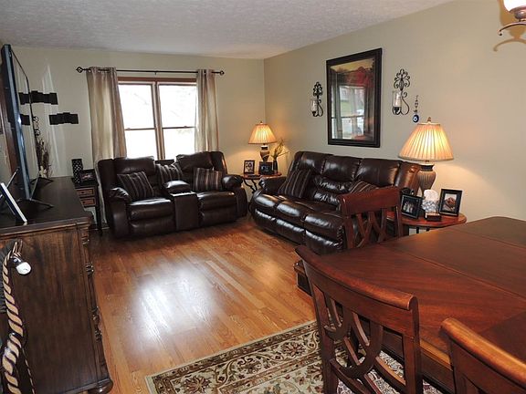 3rd image of 1932 Tanglewood Dr