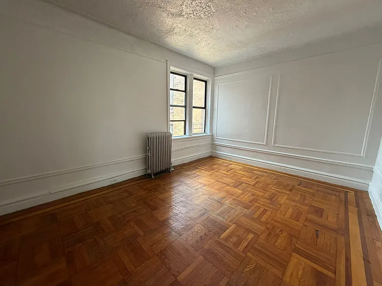 2387 Morris Ave #D1 — Photo 2