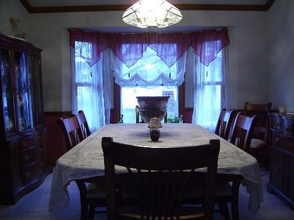 3rd image of 1641 Crowfoot Cir N