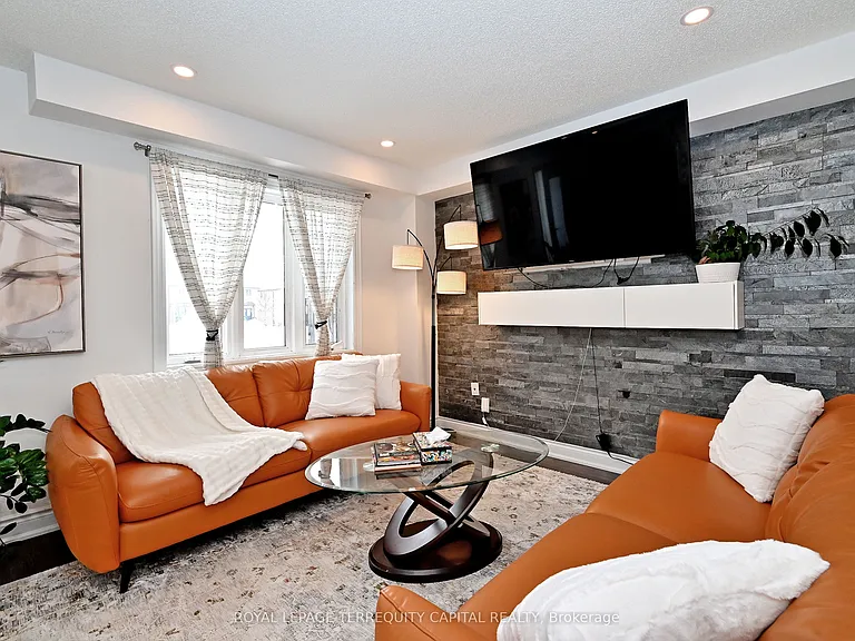 31 Madelaine Dr #6 — Photo 11