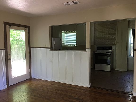 5th image of 650 W Lucas Dr