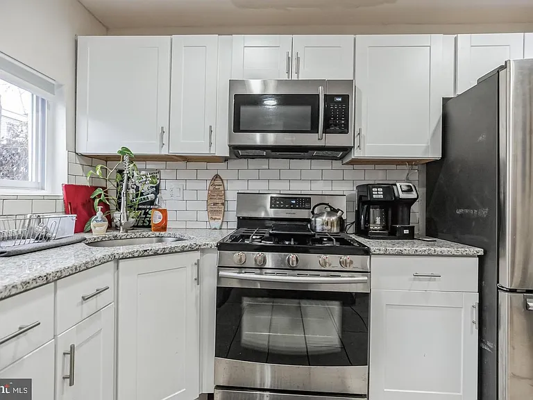 1814 E Albert St — Photo 10
