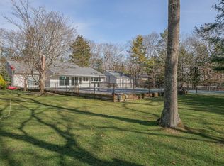 28 Midhampton Ave, Quogue, NY 11959