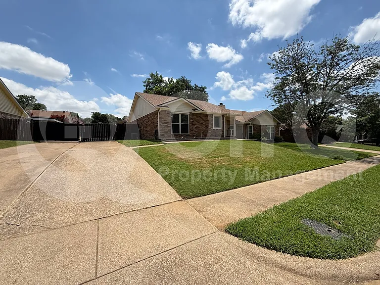 3000 Timothy Ln — Photo 6