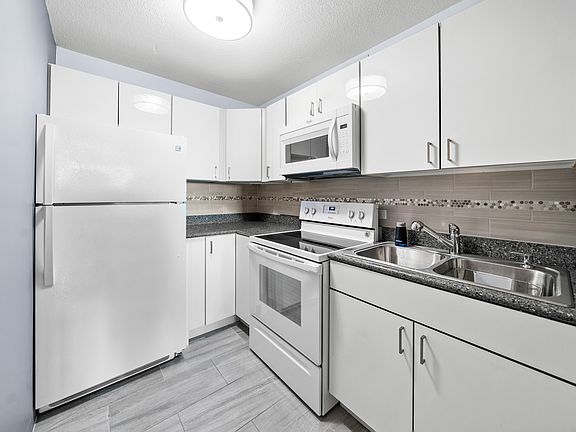 4th image of 2728 N Hampden Ct APT 605