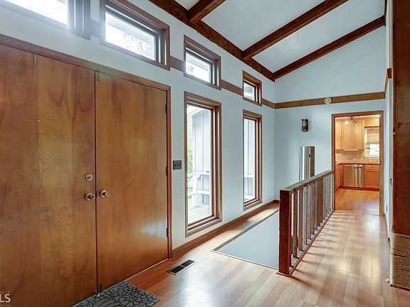 5th image of 3099 Meadow Dr