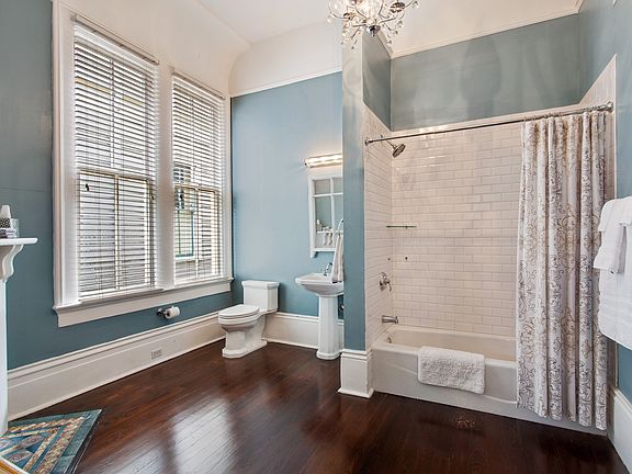 4th image of 1310 Marengo St #1