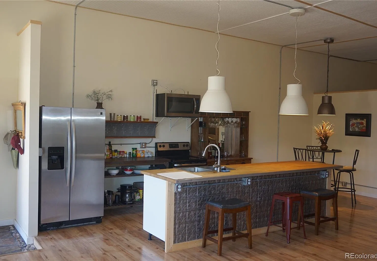 2 bed, 1371 sqft, $1,950 — Photo 2