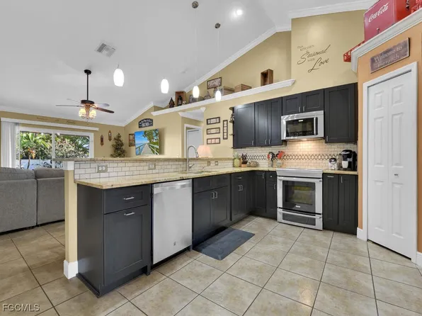 621 NW 28th Ter, Cape Coral, FL 33993