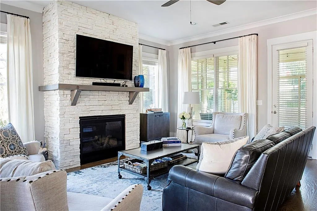 4 bed, 3.0 bath, 2691 sqft, $6,500 — Photo 3