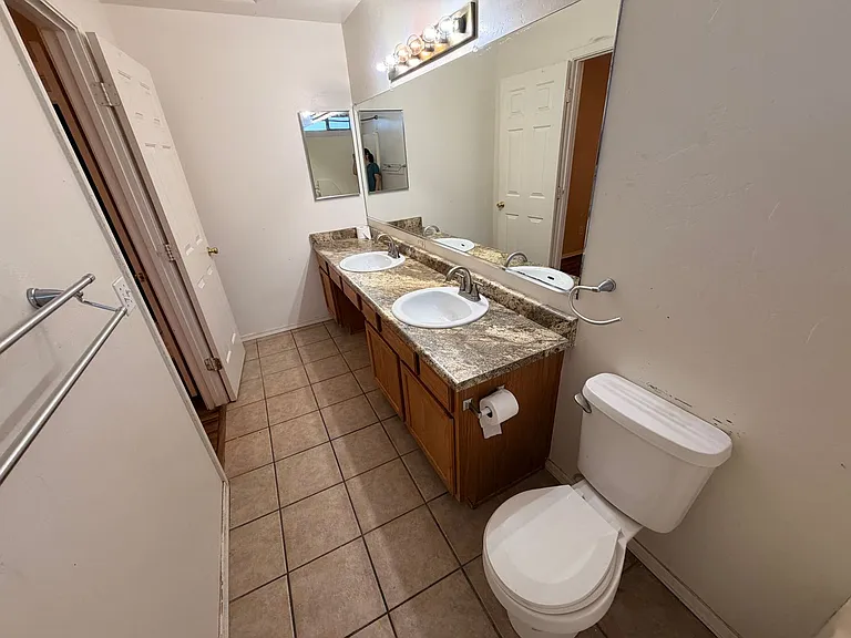 1041 S Matilda St — Photo 22