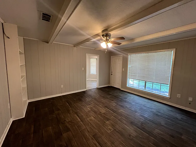 2915 Longwood Dr — Photo 5