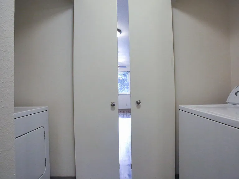 Highland Hills Apartments — Photo 8