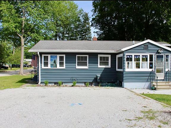 3rd image of 3409 Plum Ave