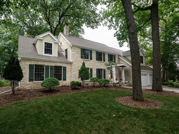 1563 North 122nd STREET, Wauwatosa, WI 53226