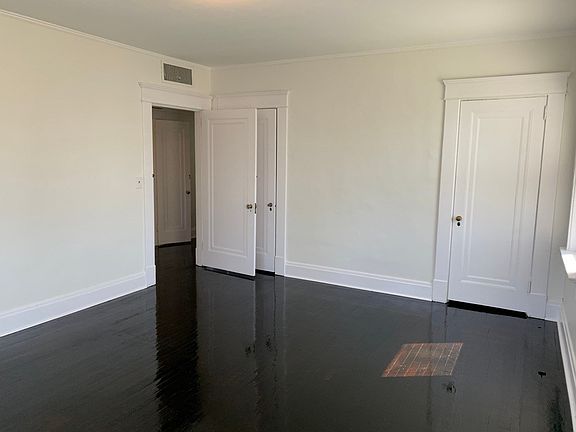 4th image of 3736 Whitland Ave