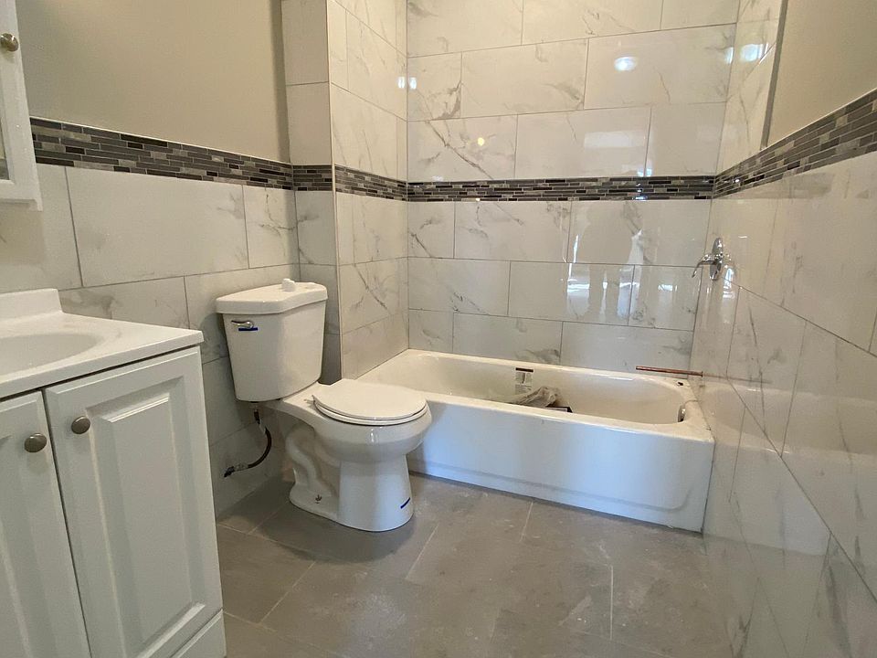 2nd image of 214 4th St #1