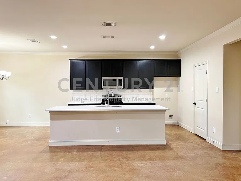 1312 W Jefferson St #5 — Photo 4