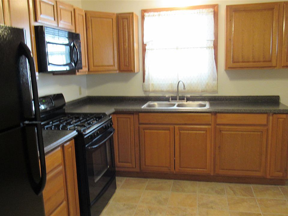 2nd image of 616 S Main St