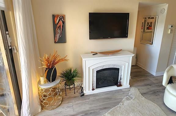 4th image of 2455 Lindell Blvd APT 3206