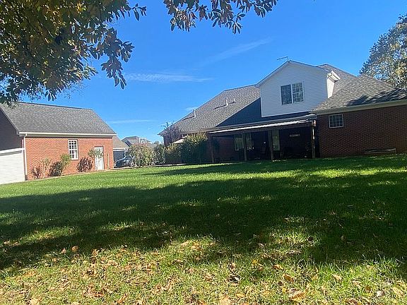 4th image of 217 Sutters Mill Dr