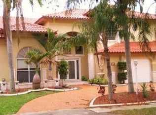 8016 NW 162nd St, Miami Lakes, FL 33016