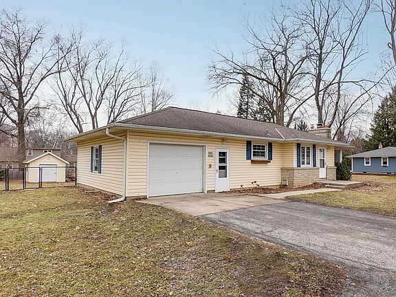 3rd image of W379N5787 Meadowview ROAD