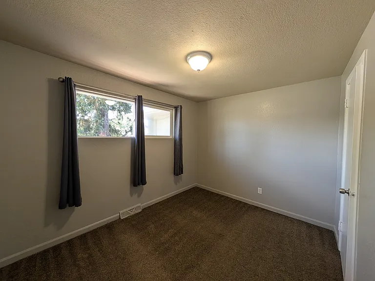 729 Emporia St — Photo 11